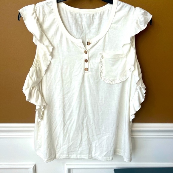 Tops - Women's Ruffled White Short Sleeve Henley Top Size Large